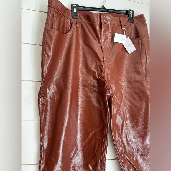Abercrombie & Fitch The 90s Straight Ultra High Rise Faux Leather Pants Brown - Picture 9 of 12